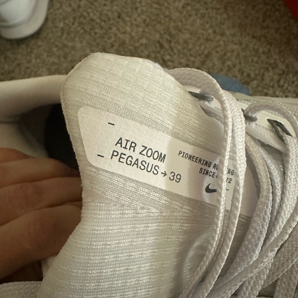 Nike Light Gray Athletic Sneakers new in box Pegasus 39 - Picture 4 of 6